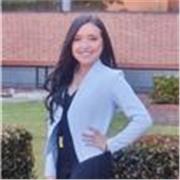 Profesional en relaciones internacionales y estudios políticos con experiencia de trabajo en comunidades rurales