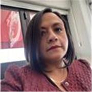 Profesora de matemáticas imparte clases virtuales a alumnos de secundaria