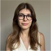 Laureata in Psicologia, con esperienza come babysitter e aiuto compiti, offre supporto scolastico a Ferrara e online.