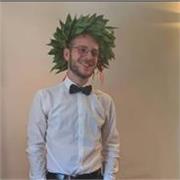 Sono un laureando magistrale in storia pronto a sostenervi e ad aiutarvi in caso di aiuto.