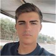 He jugado a fútbol toda mi vida, me gustaría dar clases a niños menores de 16 años.