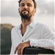 Profesor y pianista con el grado superior en Arte de Musica  con la calificacion del concertista, acompañante y profesor de piano.