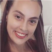 Profesora joven imparte clases de lengua , inglés y otras materias