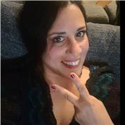 Artista impartisce lezioni di disegno e pittura