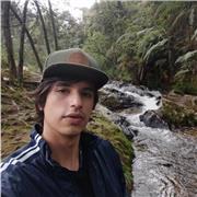 Profesor de dibujo realista imparte clases para jóvenes y adultos