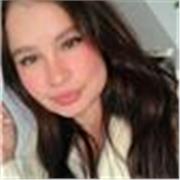 Me defino como una profesora cercana, paciente y comprometida con el aprendizaje de mis estudiantes. Disfruto enseñar desde la emp