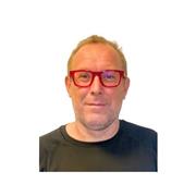 Profesor de educación física general y deportes específicos como el tenis