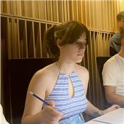 Clases de Piano, Lenguaje Musical, Composición y Producción Musical. Graduada en en Máster de Composición de Bandas Sonoras en la ESMUC