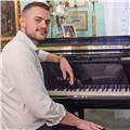 Diplomato al conservatorio e tastierista offre lezioni di pianoforte/tastiere
