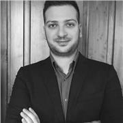 Laureato in Giurisprudenza, in possesso del titolo di Avvocato impartisce lezioni private a ragazzi delle superiori