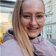 Soy profesora de lenguas desde hace 9 años y doy clases de inglés, francés y español para extranjeros.
