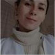 Profesora de español imparte clases a niños de todas las edades