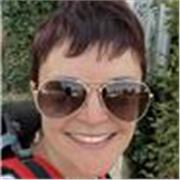 Enseignante d’anglais avec plus de 10 ans d’expérience dans les domaines de marketing, commerce, logistique et RH.