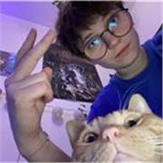 Jeune de 21 ans passionné d'histoire, ainé de 3 frères et 2 sœurs, je ferai tout mon possible pour t'aider ! Tu vas y arriver !