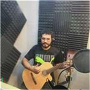 Cantante y vocal coach con múltiples certificaciones, clases con métodos profesionales