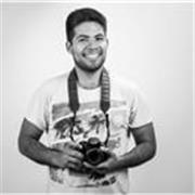 Profesor de fotografía imparte clases a niños y adolescentes de todas las edades