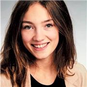 Chemiestudentin als Tutorin für Mittelschule, Unterstufe und Oberstufe