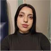 Profesora de Español imparte clases a niños de todas las edades