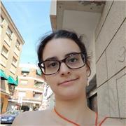 Mujer joven,con habilidades de información,informática, comunicación y trato con niñas/os