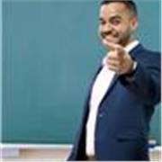 Docente universitario con más de 20 años de experiencia en educación superior, especialmente en el ámbito particular