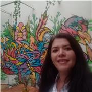 Profesional especializada en arteterapia y biodanza te acompaña a realizar una exploración a través de la expresión artística, la música y el movimiento