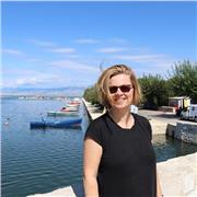 Siete alla ricerca di una  straniera  (belga fiamminga) in un paese  straniero  (italia) per insegnare una lingua  straniera ?