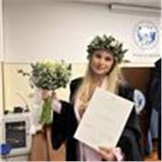 Laureata in infermieristica. Diplomata al liceo scientifico; lezioni private di matematica e aiuto compiti (elementari e medie)