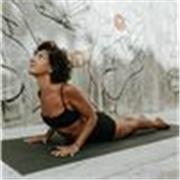 Instructora en Yoga Hatha Vinyasa con un enfoque lunar ;)