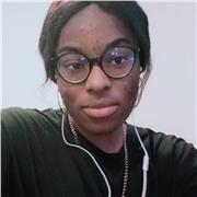 Studentessa universitaria disponibile per aiuto compiti