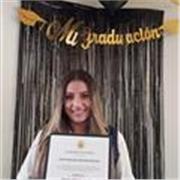 Estudiante universitaria, clases de matemáticas para niños pequeños