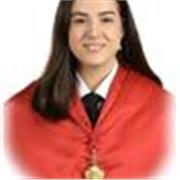 Soy trabajadora, y me adapto a las necesidades. Estoy capacitada para enseñar a niños hasta bachillerato. 