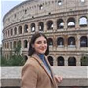 Psicologa clinica, laureata alla Federico II di Napoli. Volontaria presso il Centro Psicoterapicamente 