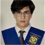 Estudiante de universidad con certificado C2 de inglés ofreciendo clases en línea o presencial