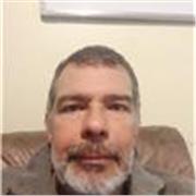 Profesor provee clases de teoría y metodología de investigación en comunicación