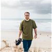 Professeur d’audiovisuel avec plus de 10 ans d’expérience dans le domaine. 
