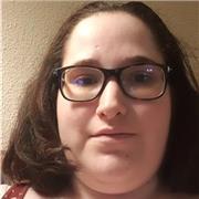 Estudiante de universidad que puede ayudar a niños de primaria con clases particulares