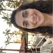 Sou formada em pedagogia, a matéria preferida sempre foi português. Tenho três filhas em idade escolar, que fazem parte da minha experiência e paixão por ensinar