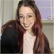 Insegnante di canto (jazz e pop) e musica laureata al conservatorio di Milano