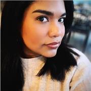 Hablante nativa del idioma , nacida y crecida en latinoamerica.