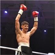 Coach de boxe expérimenté et compétent, ancien boxeur professionnel, anglophone