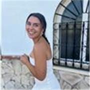 Educadora infantil y pedagoga, enfocada en la adaptación educativa.
