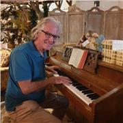 ich bin PianoHarry (PianoHarry@web.de) & auf den Bühnen im Raum DA & RheinMain unterwegs. Mein Scherpunkt ist die Weltmusik.