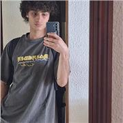 Estudiante de filosofía, con dos años y medio de carrera y experiencia anterior de clases particulares