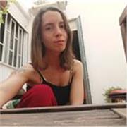 Graduada en filosofía. Facilidad para explicar diversas ramas de conceptos.