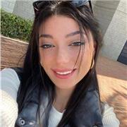 Profesora joven de matemáticas, con muy buena mano con los niños .