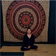 En mis clases de Yoga por Zoom combinamos posturas, respiración y relajación para devolvernos el equilibrio