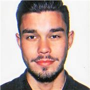 Profesor de primaria y secundaria imparte clases