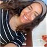 Profesora de Biología imparte clases a estudiantes de ESO o Bachillerato