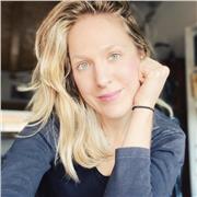 Hi! I'm Sara, a native Italian speaker and a passionate teacher. I'm also a journalist