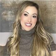 Experta en marketing y comunicación y quiero dar clases a todos aquellos que quieran mejorar y ser su mejor versión.